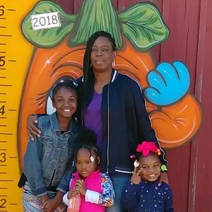 Meet your Posher, Devona